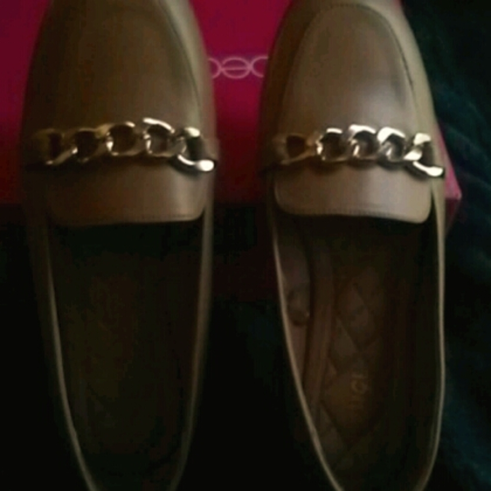 Women's Tan flats (without tags)